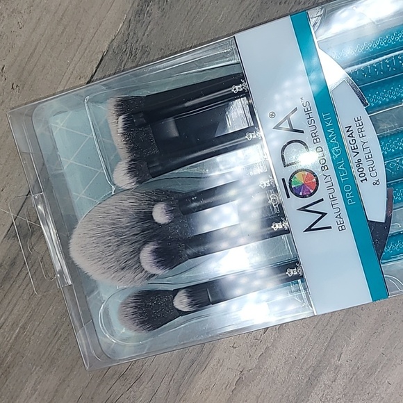 MODA Make-up Brush Set 8 piece - Picture 2 of 3